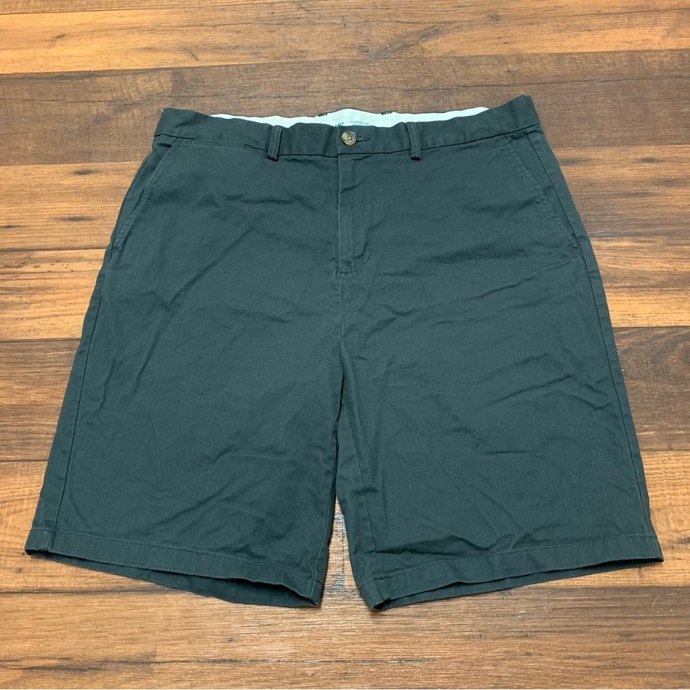 OLD NAVY ULTIMATE SLIM BUILT-IN FLEX GRAY SIZE 38 FLAT FRONT MEN'S SHORTS 9” In